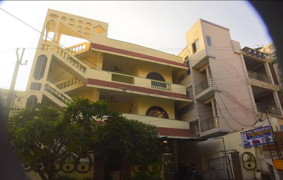 Padmavathi Family Guest House Visakhapatnam Extérieur photo